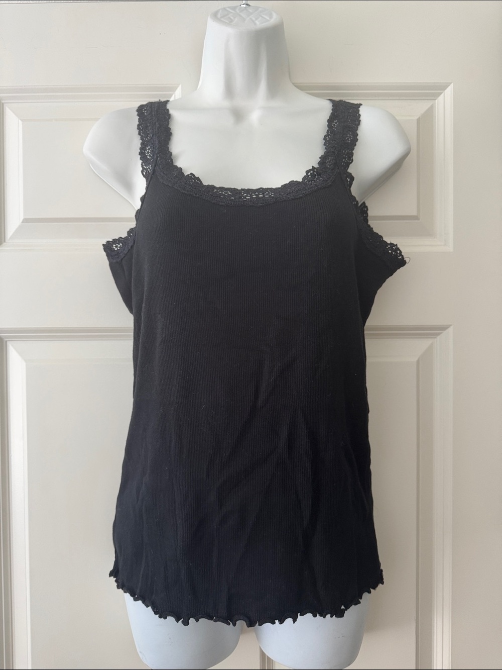 NWT French Laundry Black Lace-Trim Ribbed Tank Top - size L